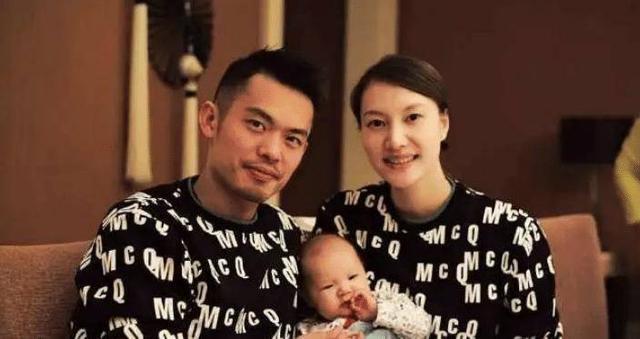 林丹|林丹退役，昔日出轨对象被骂，女方发文暗讽林丹是苍蝇，独自背锅她认了