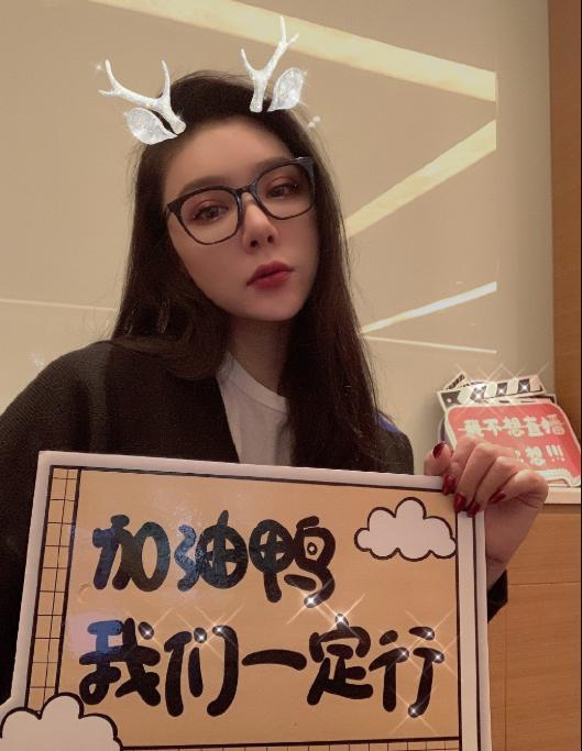 林丹|林丹退役，昔日出轨对象被骂，女方发文暗讽林丹是苍蝇，独自背锅她认了