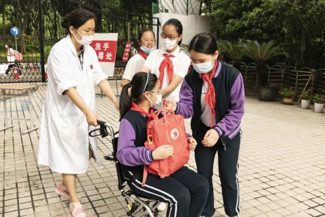 【视点】华东师范大学附属进华中学:点滴关爱 师生同心