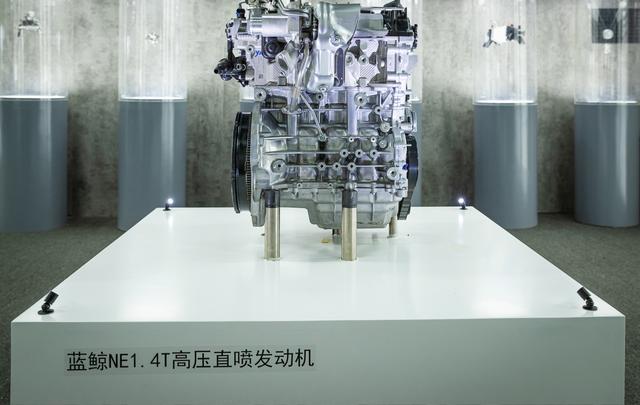 厦门试驾长安逸动plus从赛道到市区蓝鲸14t动力表现如何