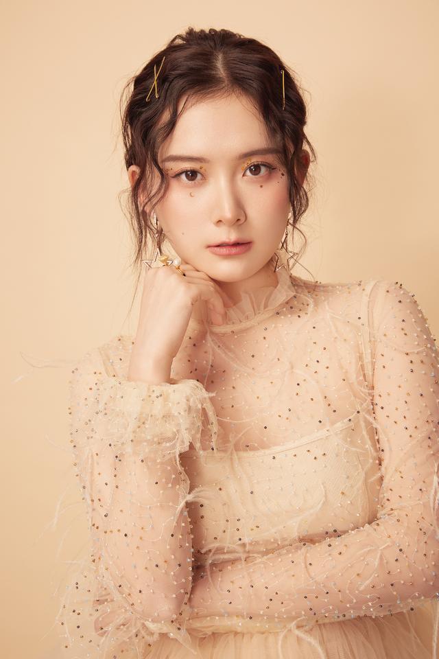 勾雪莹亮相全球中文音乐榜上榜新歌一颗糖舞台首唱