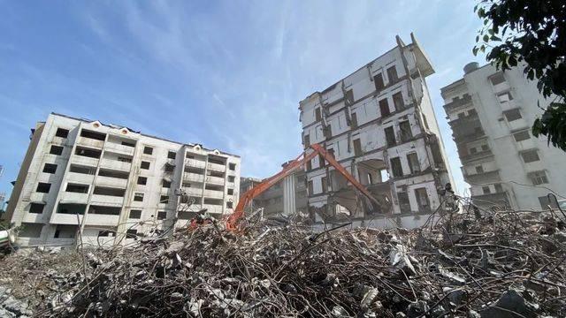 楊岔路棚改片區拆除現場圖拆除現場,房屋直接倒塌該項目計劃年內完成