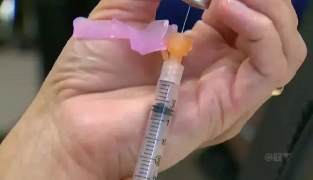 疫苗|最新研究：新冠疫苗对可能发生并发症的老人不起效果！