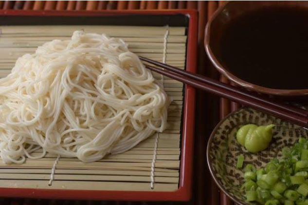 日本奇葩的流水素面顾客吃完纷纷吐槽网友吃法太恶心