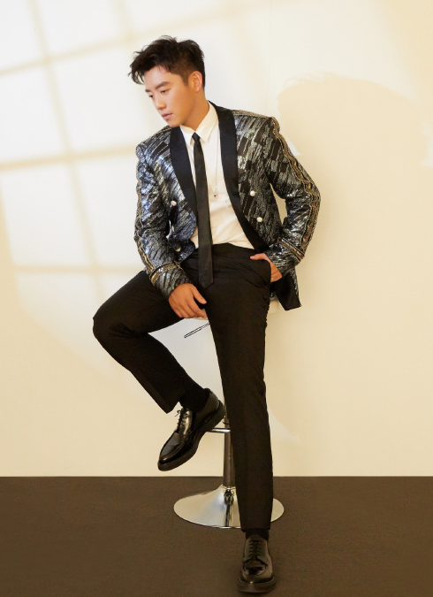 郑恺节目表白苗苗,说出没办婚礼的理由后,网友:当明星真难