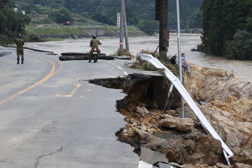日本爆发特大洪灾多处被淹安倍紧急救援人命第一