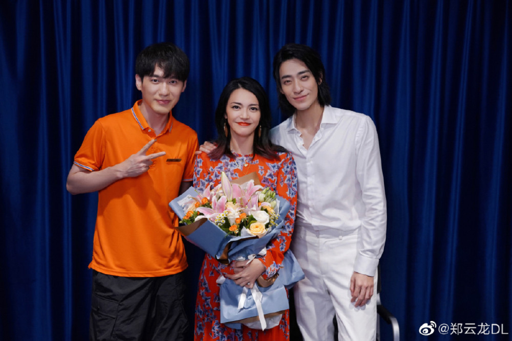 郑云龙|仝卓喊话好友郑云龙 暗讽对方写稿件拉踩自己，直言没必要带上我