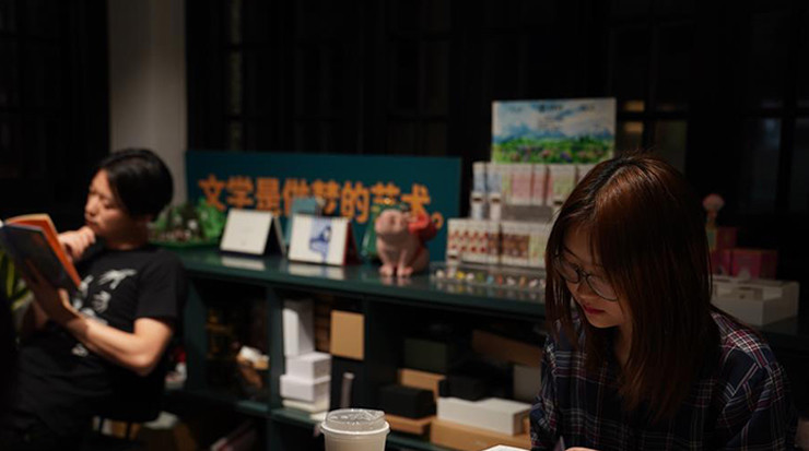 在上海|夜读生活，别样的“愈夜愈美丽”