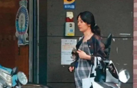 郭碧婷|网友偶遇郭碧婷素颜出行？其父疑似回应争议：说个啥都有人做文章