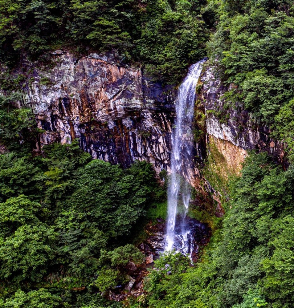 金寨果子园自然遗迹——滴水崖
