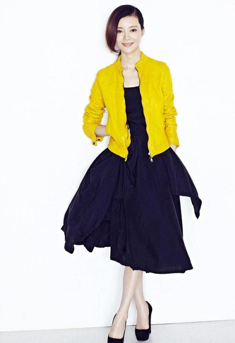 有种优雅叫车晓的天蓝色旗袍,搭配波波头太古典,令人过目难忘