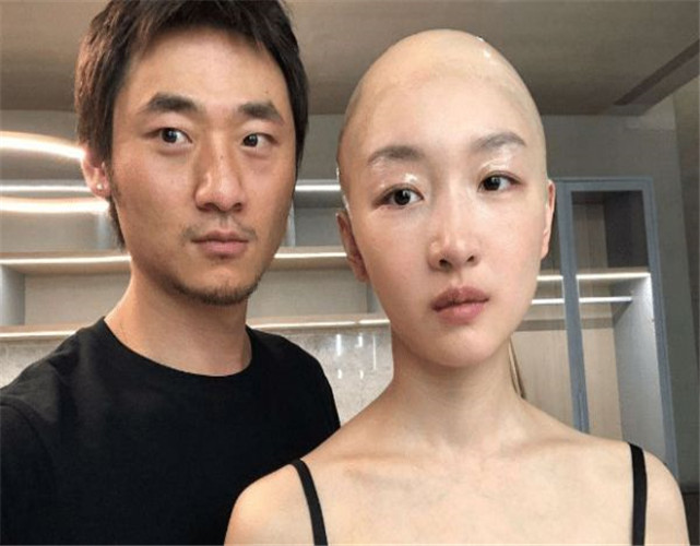 剃光头 的四位女星 前三位都是戴假发套 唯独她是真的全推光了 腾讯新闻