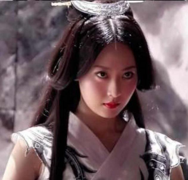 白冰|爆红时隐退生子，离婚后复出难翻红，她却说不后悔在成名时结婚