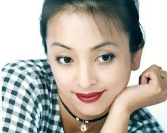 李勤勤|吃相难看、穿着夸张，但她却越作越红？