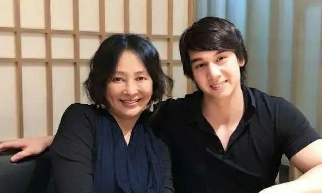 李勤勤|吃相难看、穿着夸张，但她却越作越红？