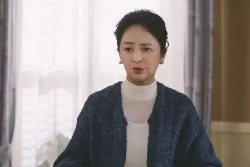 李勤勤|吃相难看、穿着夸张，但她却越作越红？