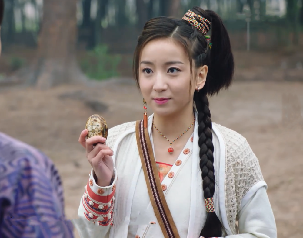 卢佳饰演了机灵古怪的琉璃姑娘,娇小可爱,机智多谋.