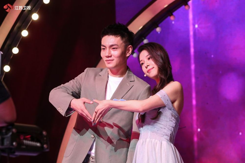 告白气球只属于你新相亲大会最甜牵手羡煞旁人