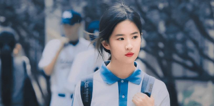 刘亦菲出名前 去看过周杰伦演唱会 曾经的女伴 如今还是好朋友 腾讯新闻