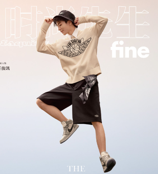 王俊凯|王俊凯终于大胆了一次，掀起刘海“改头换面”，19岁不输易烊千玺