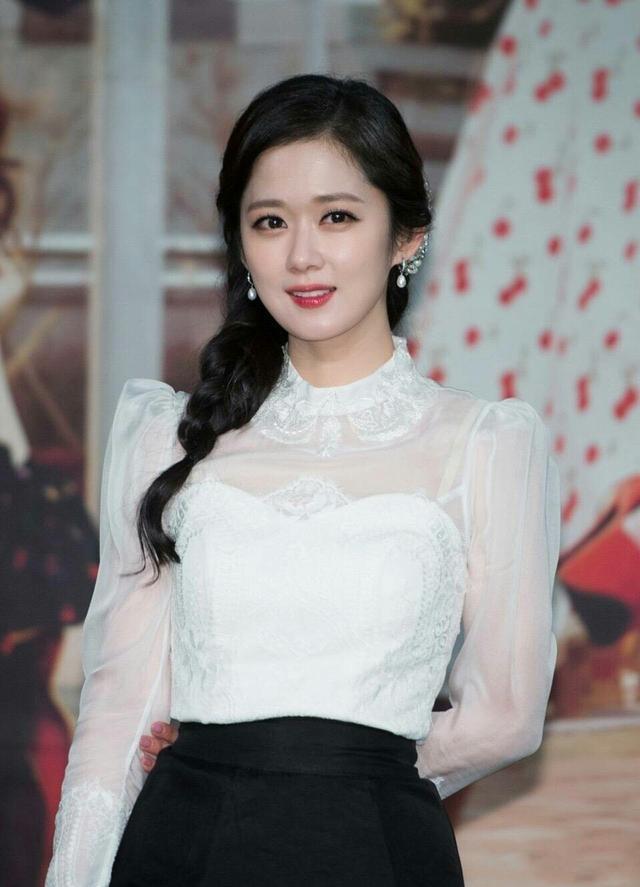 张娜拉|张娜拉近照曝光，皮肤白皙光滑依然美如少女，还发文庆祝新剧杀青