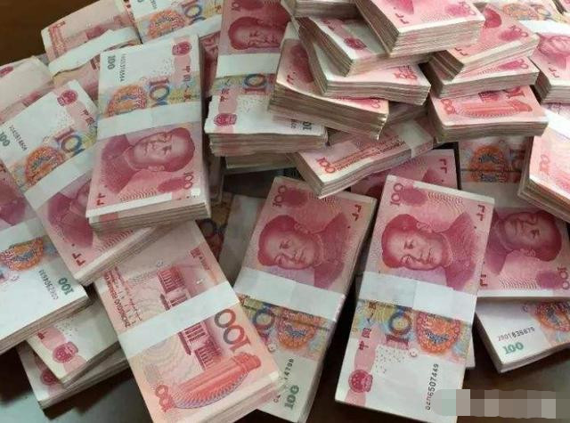 200万存银行,每月的利息是多少?真相揭开,让人不敢相信