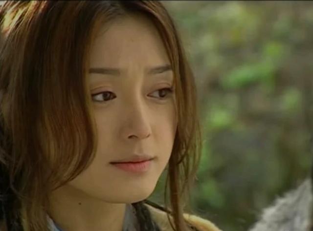 秦岚|秦岚：从来没有“站过C位”的边缘女星，靠演配角逆风翻盘