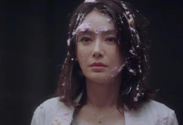 秦岚|秦岚：从来没有“站过C位”的边缘女星，靠演配角逆风翻盘