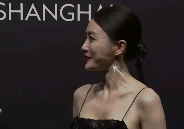 秦岚|秦岚：从来没有“站过C位”的边缘女星，靠演配角逆风翻盘
