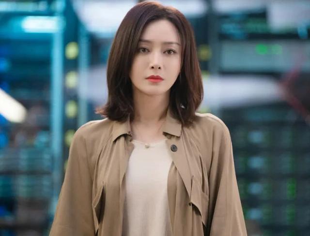 秦岚|秦岚：从来没有“站过C位”的边缘女星，靠演配角逆风翻盘