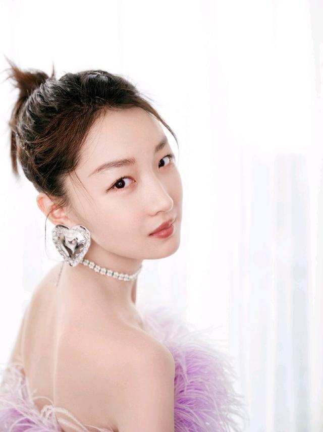 万事俱备就差一点流量的周冬雨,会像白百何一样登仙渡劫失败吗?