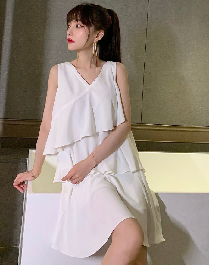 李小璐|单身后更精彩？李小璐穿“爷爷背心”露面，贾乃亮看了都要后悔