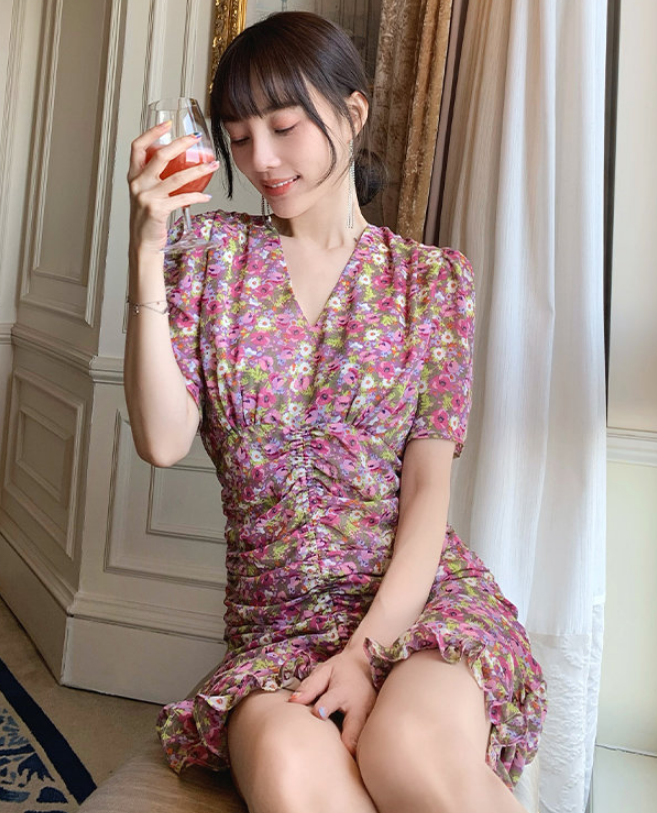 李小璐|单身后更精彩？李小璐穿“爷爷背心”露面，贾乃亮看了都要后悔