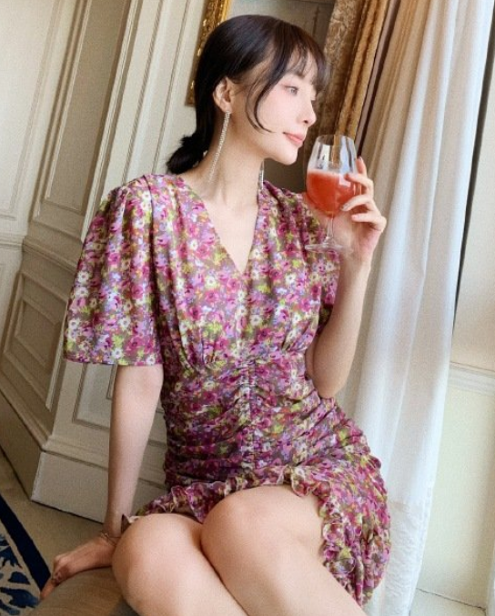 李小璐|单身后更精彩？李小璐穿“爷爷背心”露面，贾乃亮看了都要后悔