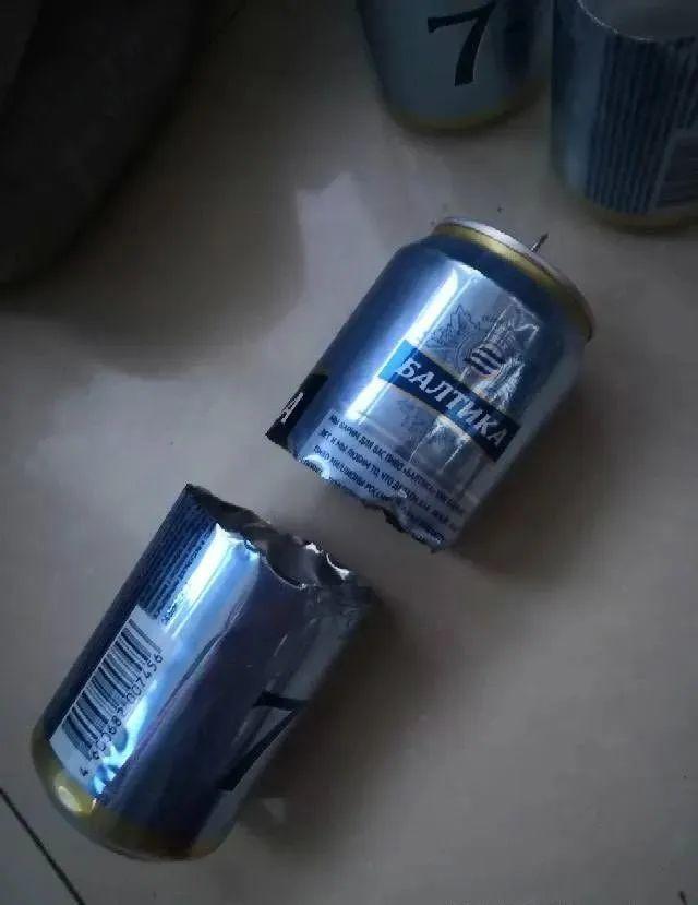 酒瓶易拉罐洗衣液瓶用完剪一剪,不花钱变成漂亮花盆!