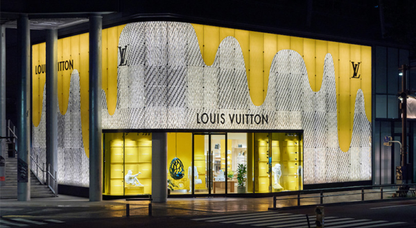 这不是lv第一次将标志性的重要门店开在日本.