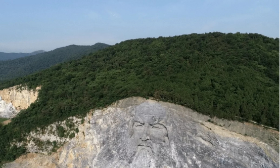 湖北襄阳的砚山一代有关伏羲的传说络绎不绝,因此当地便以此来打造了