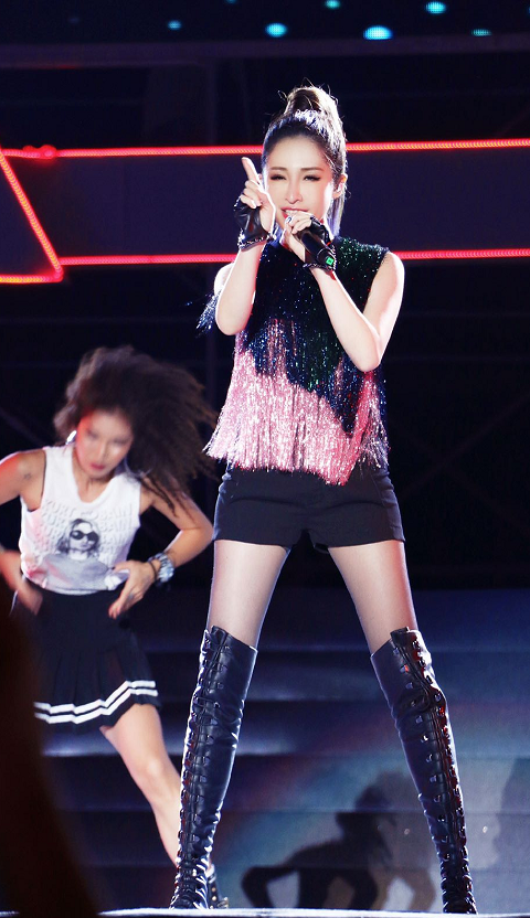 萧亚轩|还是萧亚轩厉害，40岁把24岁男友熬成“哥哥”，同框效果这谁敢信