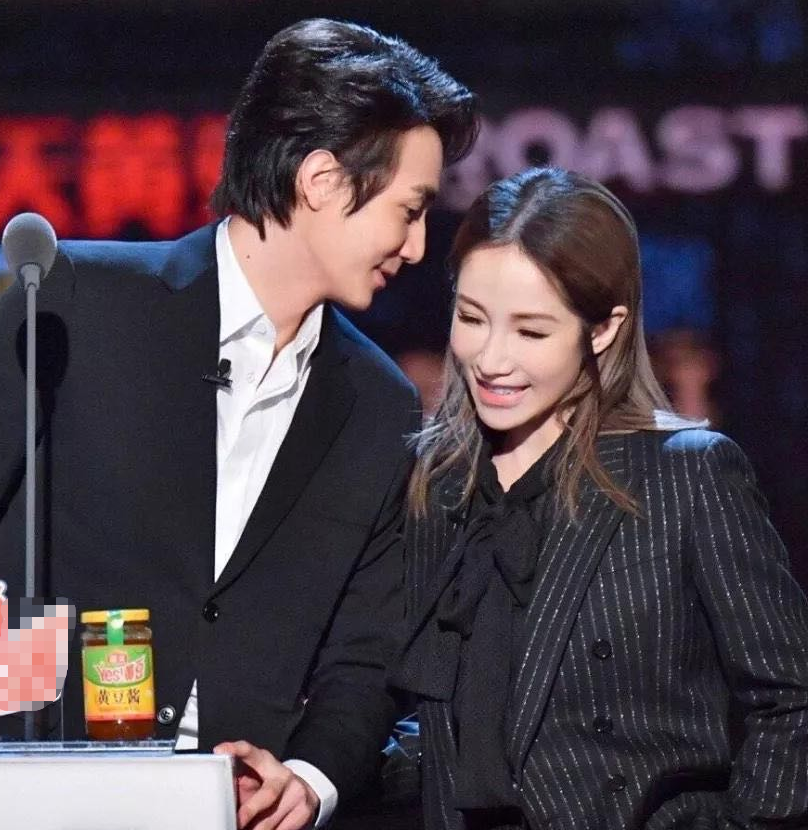 萧亚轩|还是萧亚轩厉害，40岁把24岁男友熬成“哥哥”，同框效果这谁敢信