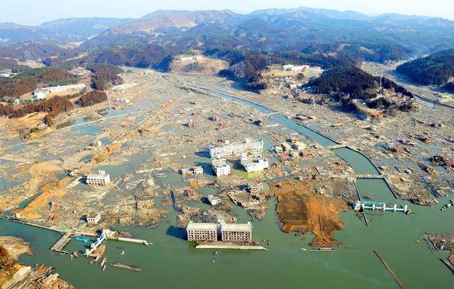 地震|碰到八级大地震时，刚好深夜，怎么尽可能地活下去？