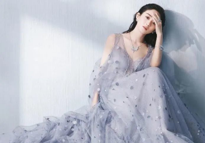 赵丽颖|赵丽颖复出拍戏却是演女二，当看到女主后，确实只能演女二