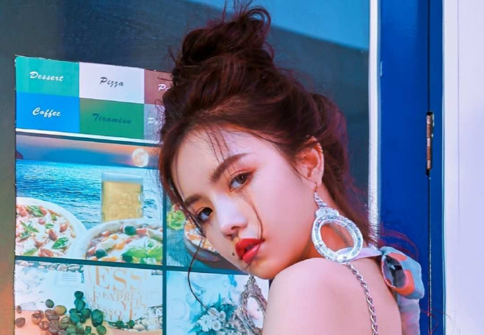 抢虞书欣位置,刚出道就开撕,以为强捧就能红?