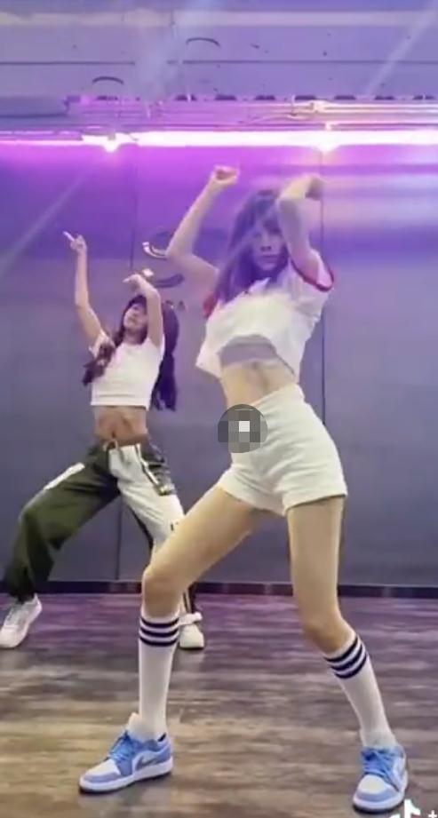 李小璐|即将复出？李小璐暴瘦脸颊凹陷，凌晨还在继续工作