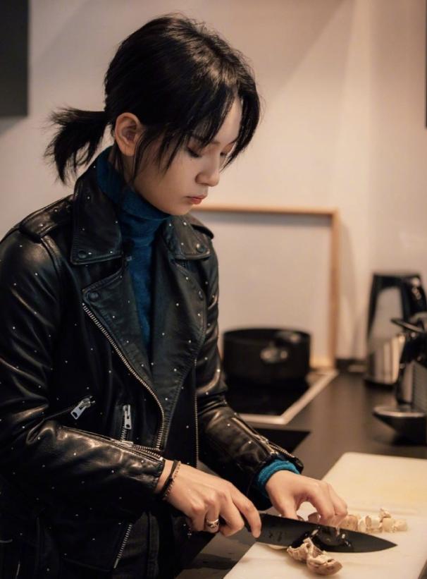 想要一月瘦10斤周笔畅的这份24小时减肥时间表你一定需要