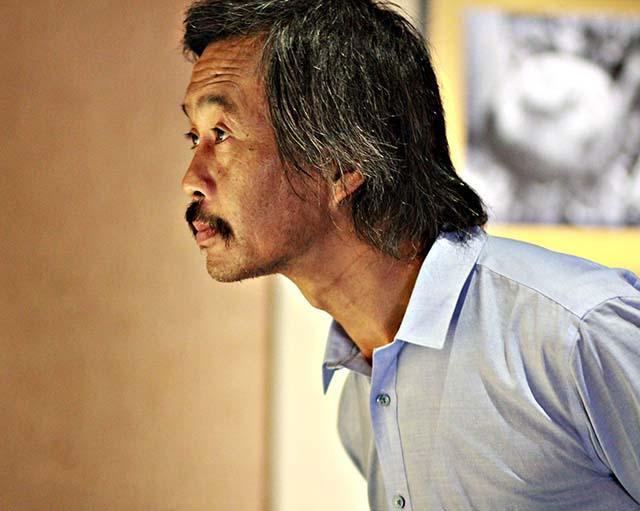 书法|“流浪大师”沈巍现场秀书法，网友称赞：八个字秒杀田英章