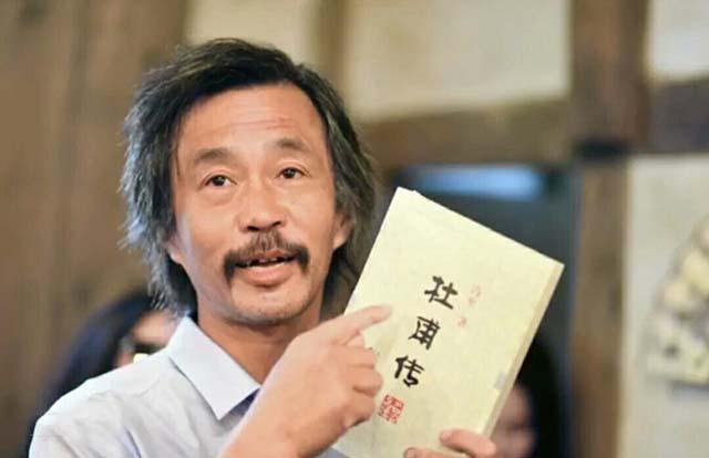 书法|“流浪大师”沈巍现场秀书法，网友称赞：八个字秒杀田英章