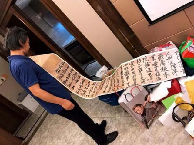 书法|“流浪大师”沈巍现场秀书法，网友称赞：八个字秒杀田英章
