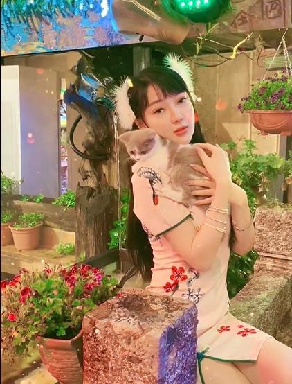 郭美美|郭美美高调公开恋情，自曝要买豪车，下半年啥也不做只旅行？