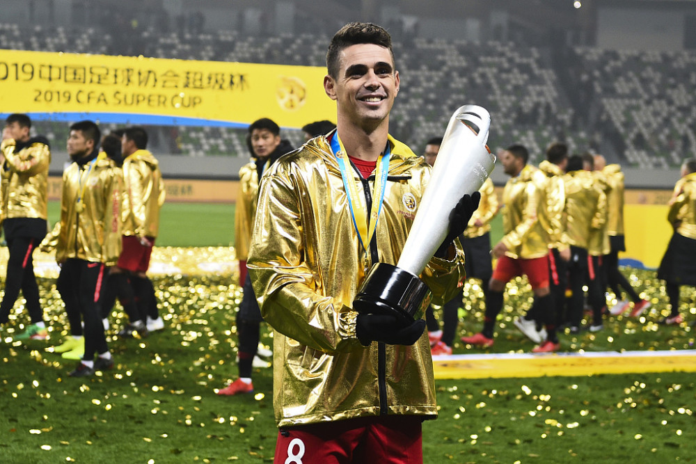 奥斯卡辟谣来中超赚钱,职业态度没黑点,他还能在中超踢四年!_腾讯新闻