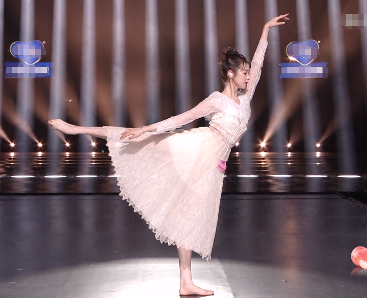 中餐厅|《中餐厅》赵丽颖发文有深意，文中锦鲤天鹅，路人喊话杨超越张艺凡